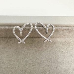 Brinco Coração Orgânico Em Zircônia Banhado A Ródio