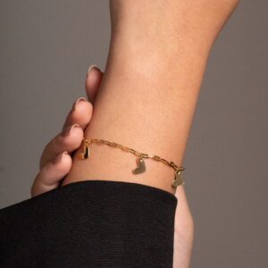 Pulseira Elo Cartier Corações Liso Banhado A Ouro 16Cm